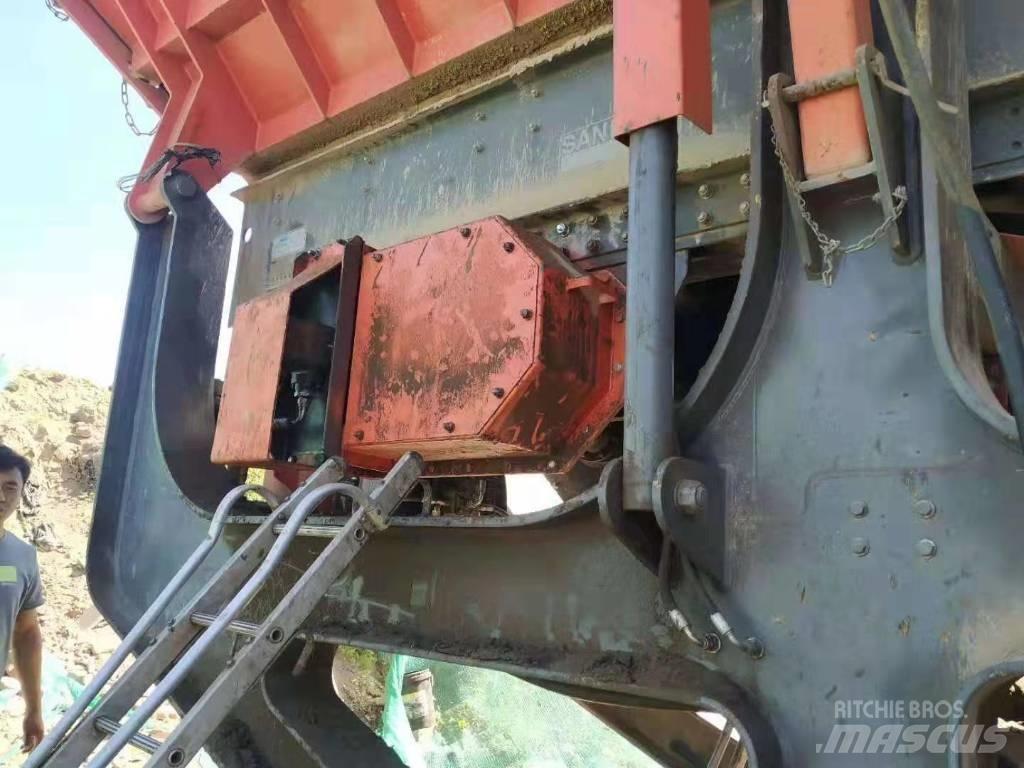 Sandvik QJ330 Britadores móveis