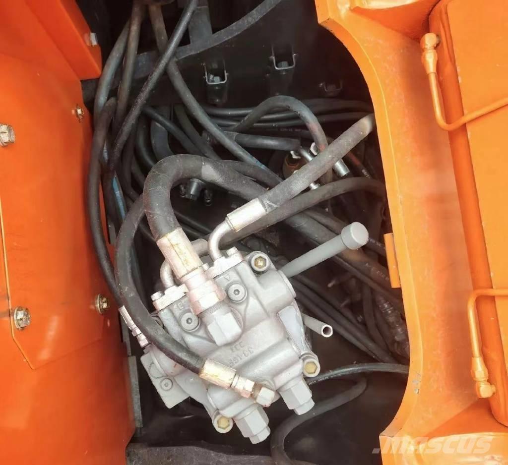 Hitachi 135US-6 Escavadeiras de esteiras