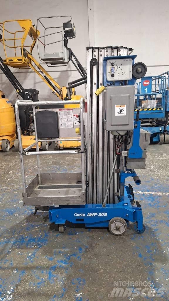 Genie AWP 30 S Plataformas de Mastro Vertical
