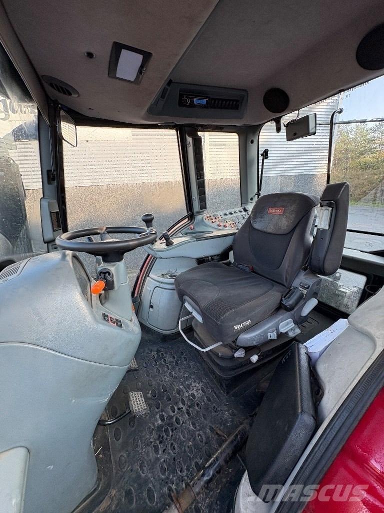 Valtra N 143 Tratores Agrícolas usados
