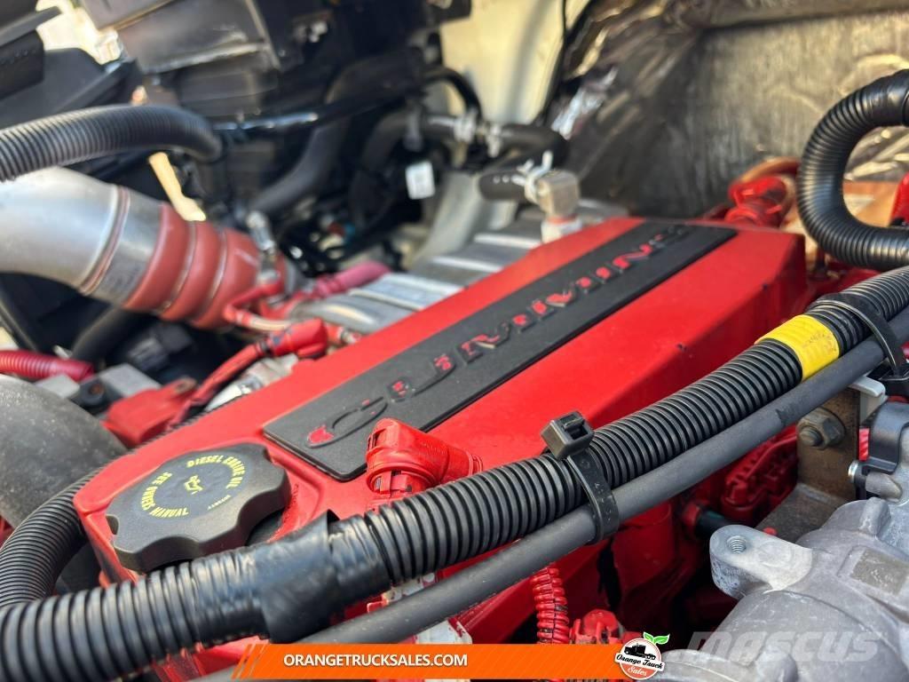 International MV607 Caminhões de caixa fechada