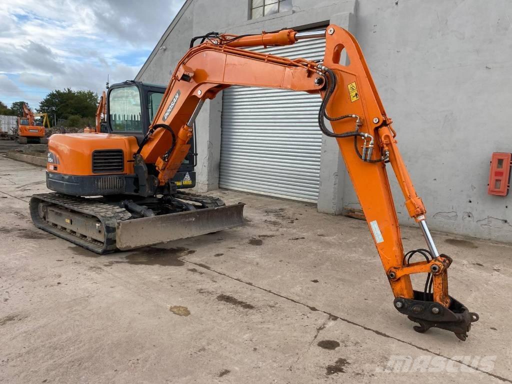 Doosan Develon DX85R Escavadoras Midi 7t - 12t