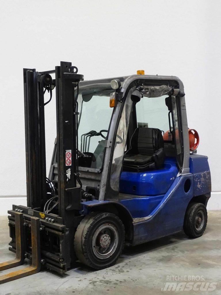 Cesab M325G Empilhadores a gás