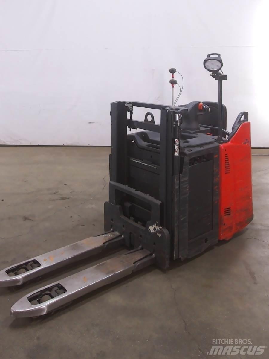 Linde D12HPSP Empilhador para operador externo