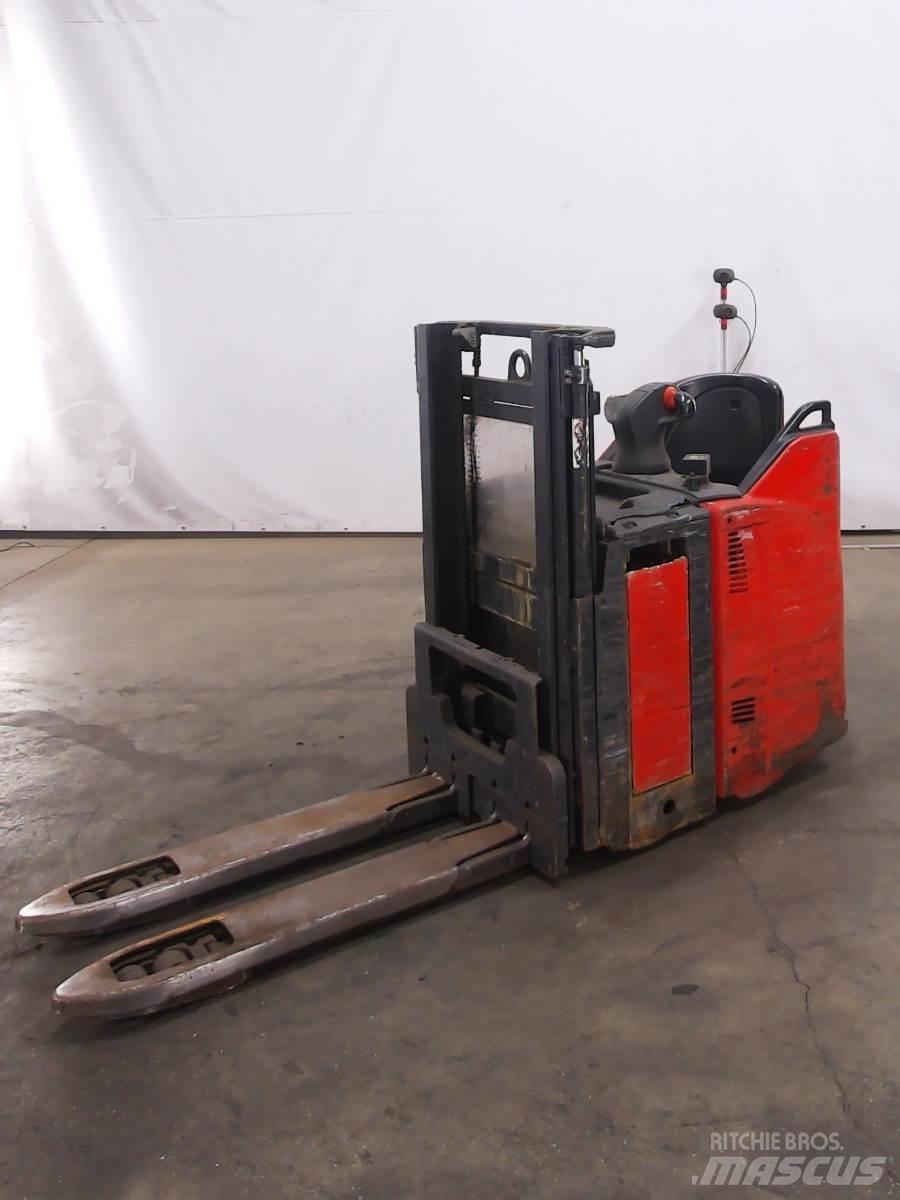 Linde D12P Empilhador para operador externo