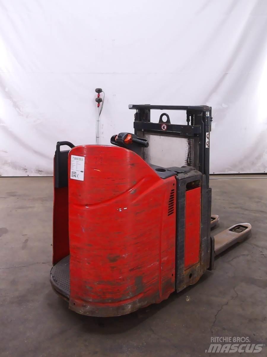 Linde D12P Empilhador para operador externo