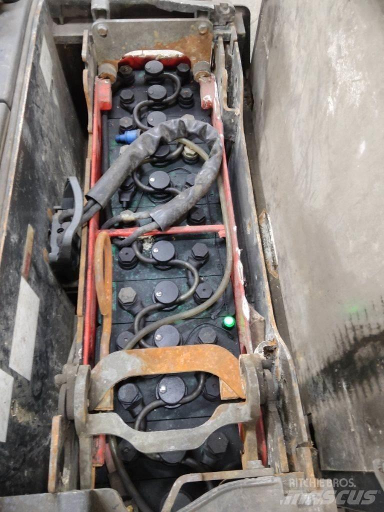 Linde D12P Empilhador para operador externo
