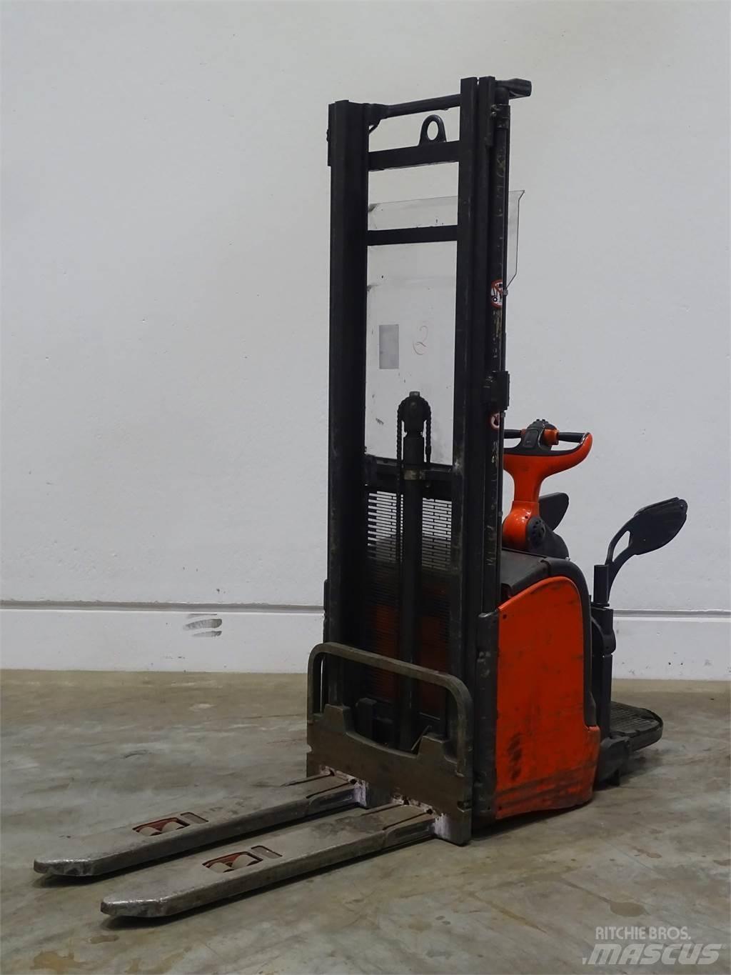 Linde L14AP Empilhador para operador externo