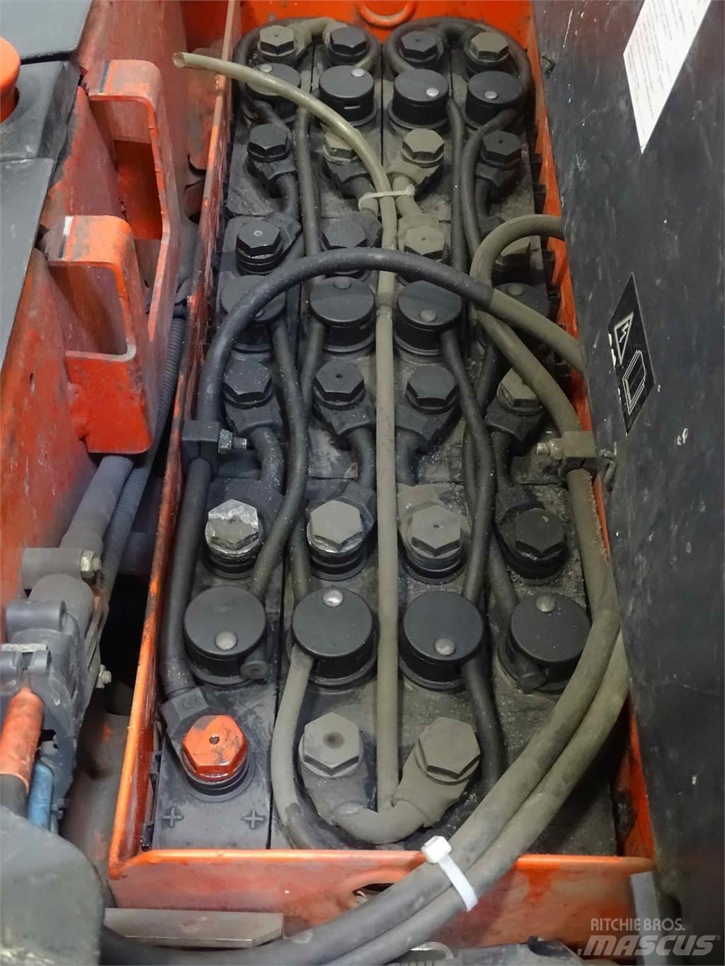Linde L14AP Empilhador para operador externo