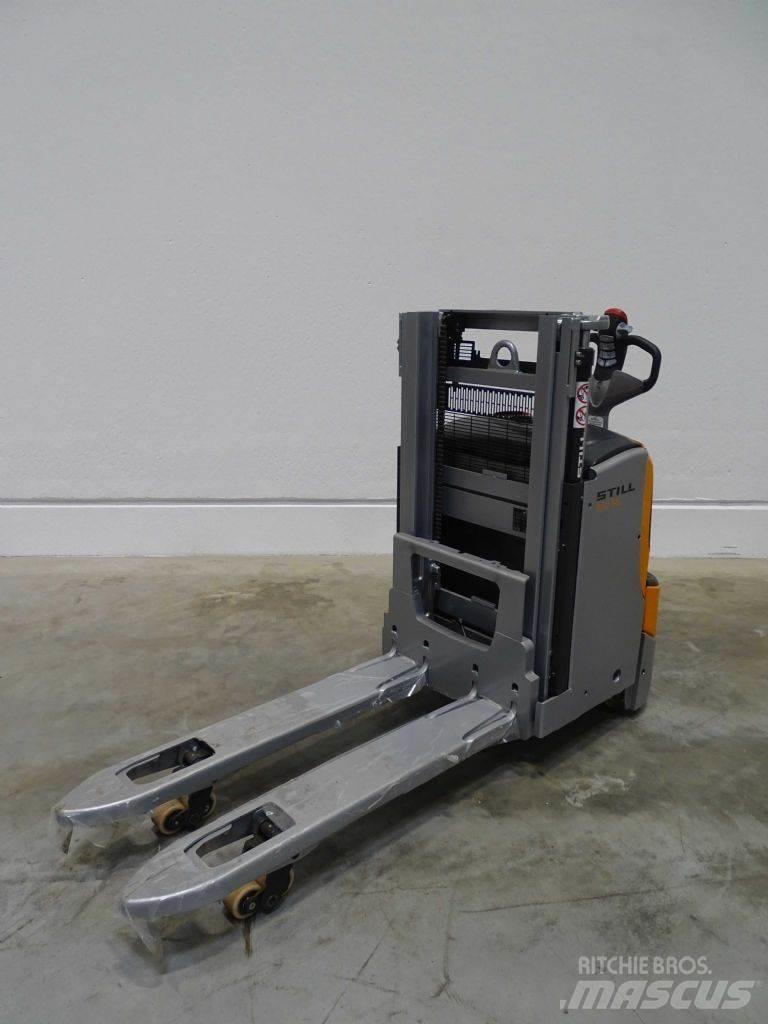 Still EXD18L Empilhador para operador externo