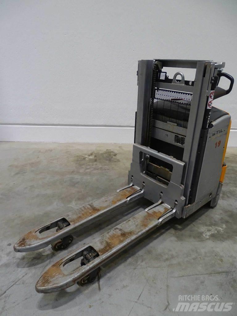 Still EXD18L Empilhador para operador externo