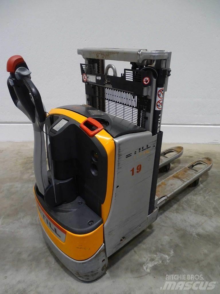 Still EXD18L Empilhador para operador externo