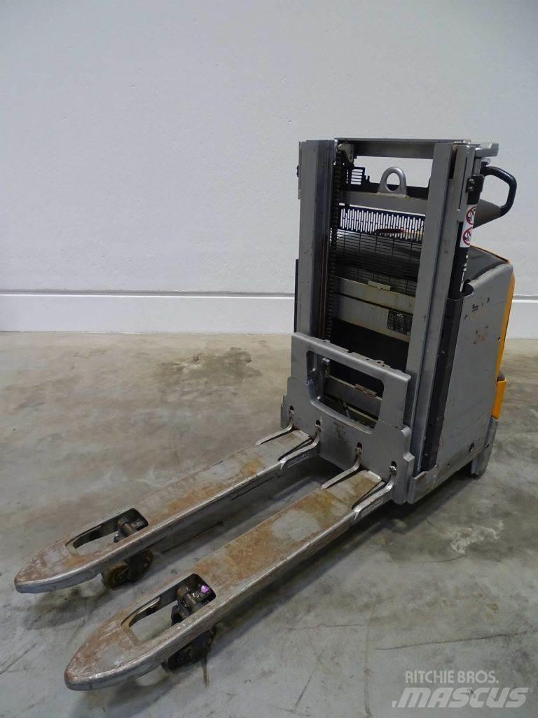 Still EXD18L Empilhador para operador externo