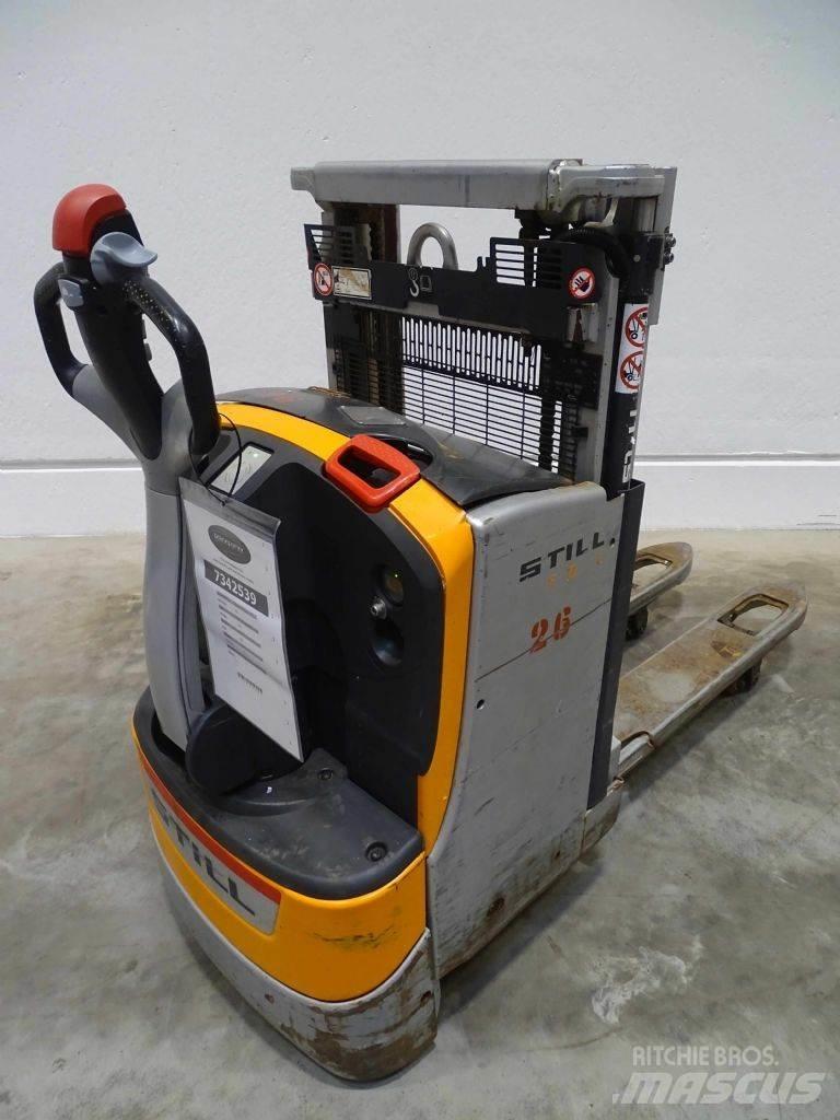 Still EXD18L Empilhador para operador externo