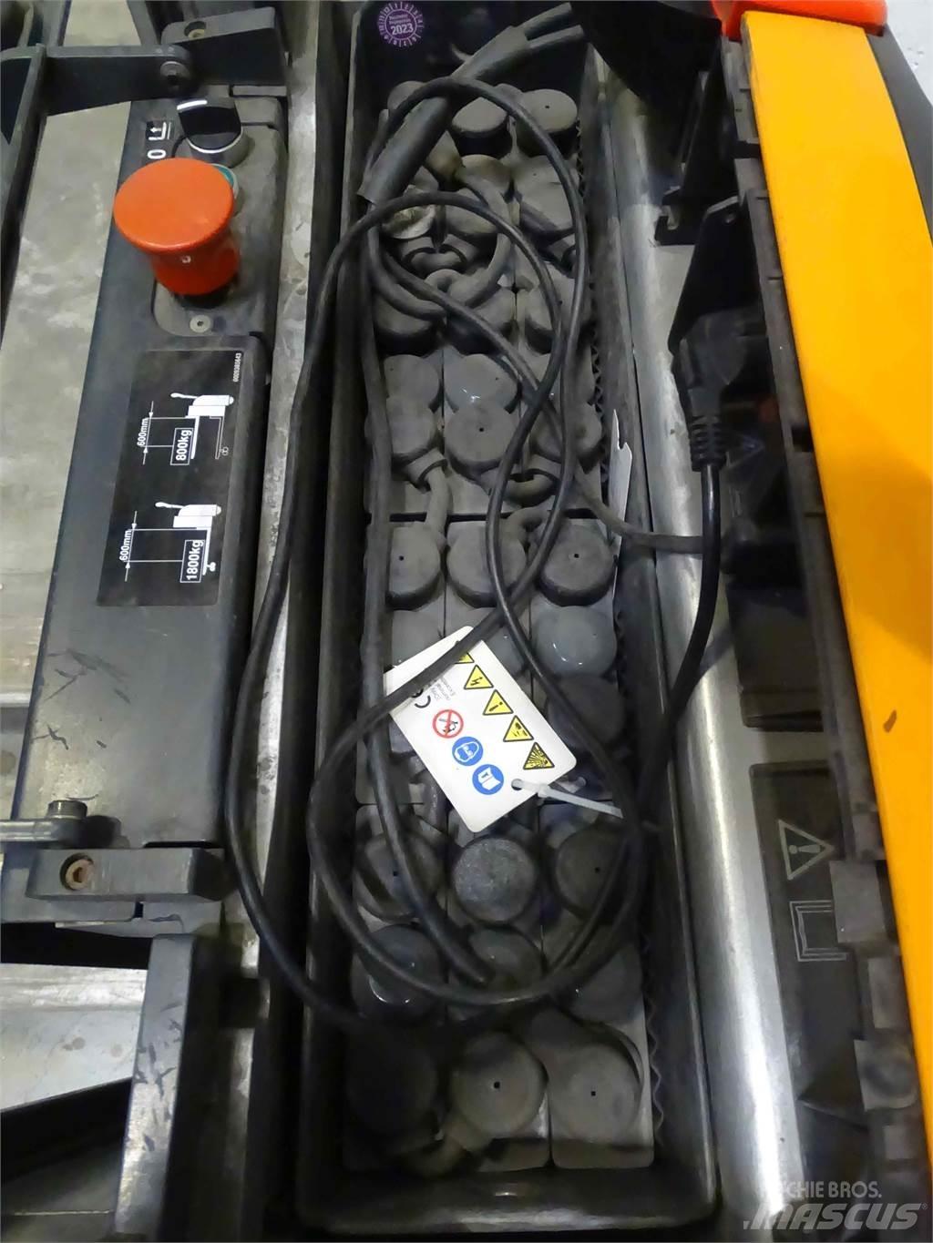 Still EXU-H18 Empilhador para operador externo