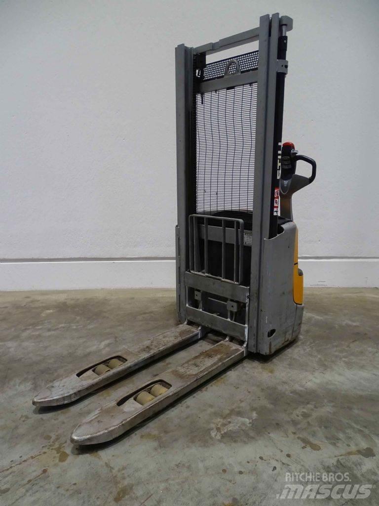 Still EXV10 Empilhador para operador externo