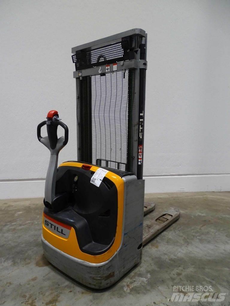 Still EXV10 Empilhador para operador externo
