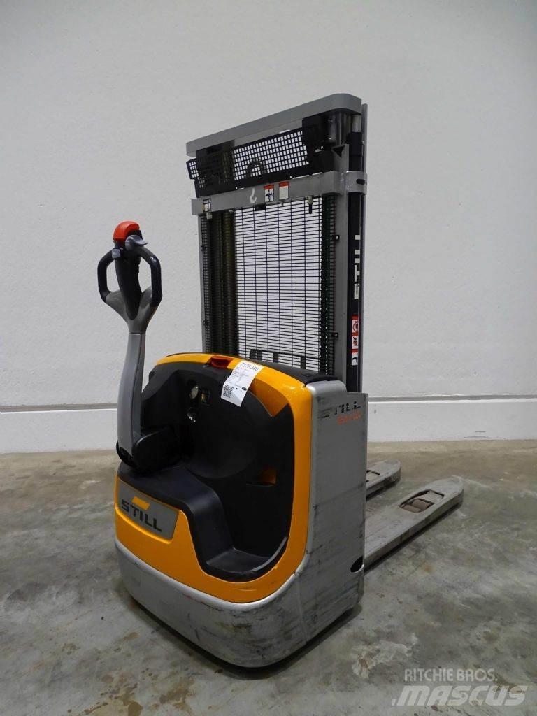 Still EXV10 Empilhador para operador externo