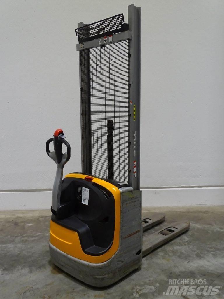 Still EXV10 Empilhador para operador externo