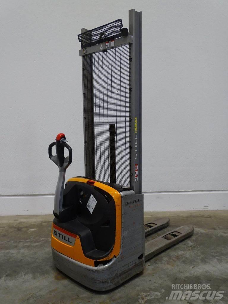 Still EXV10 Empilhador para operador externo