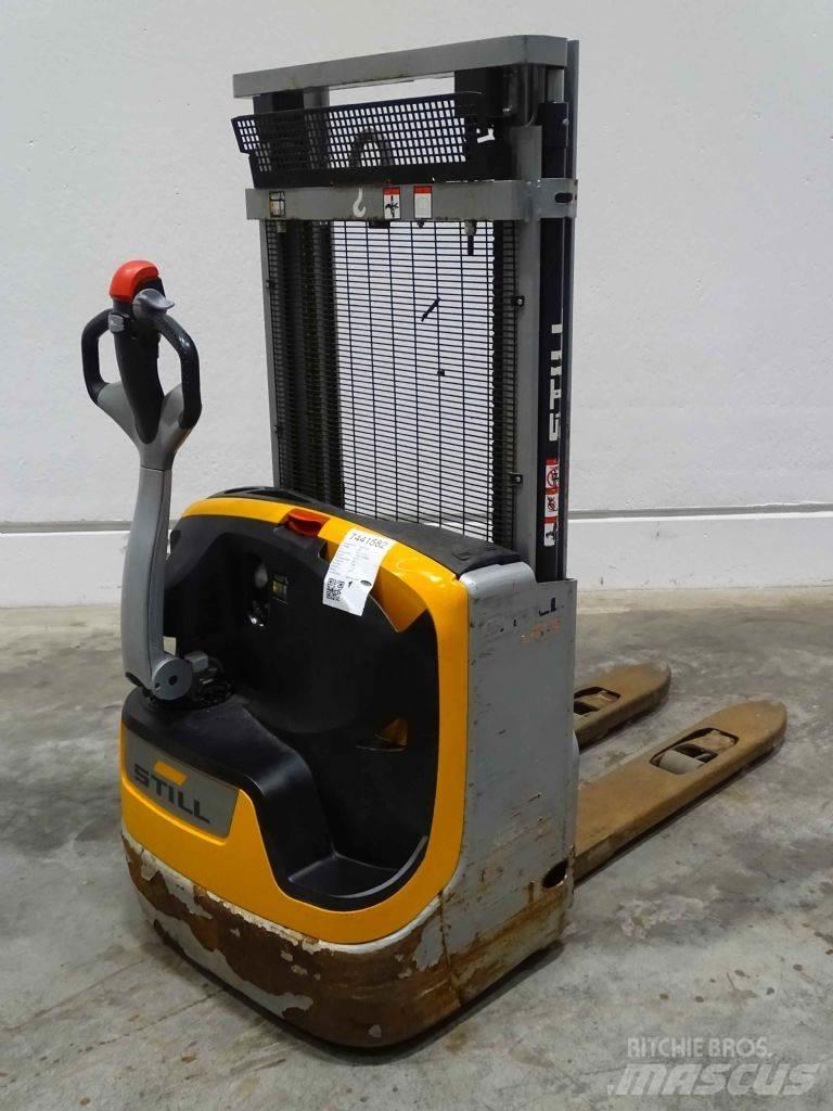 Still EXV10 Empilhador para operador externo