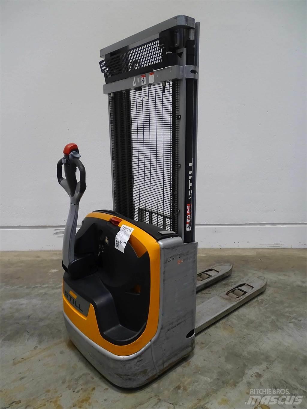 Still EXV10 Empilhador para operador externo