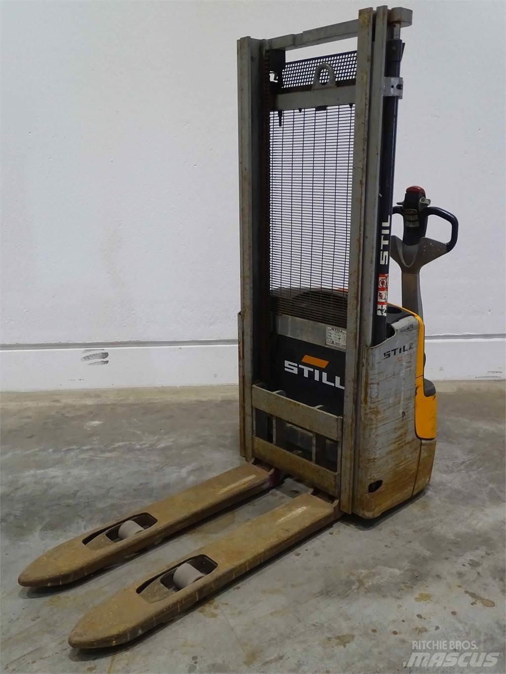 Still EXV10 Empilhador para operador externo