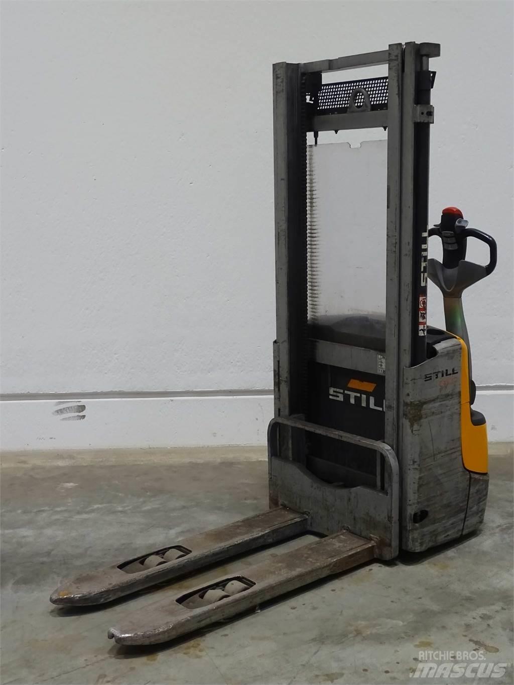 Still EXV10 Empilhador para operador externo