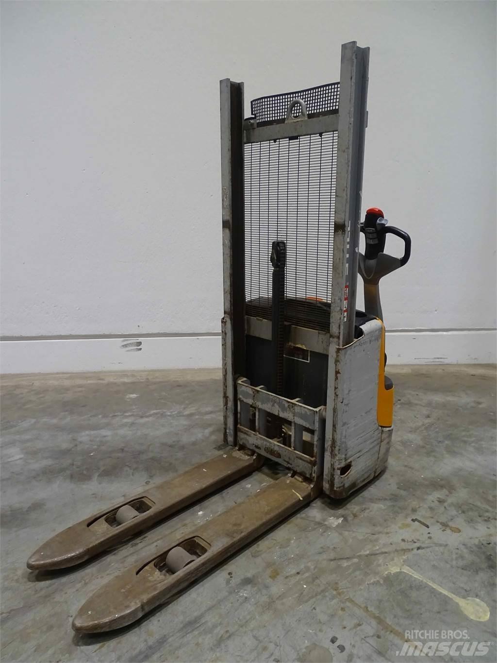 Still EXV10 Empilhador para operador externo