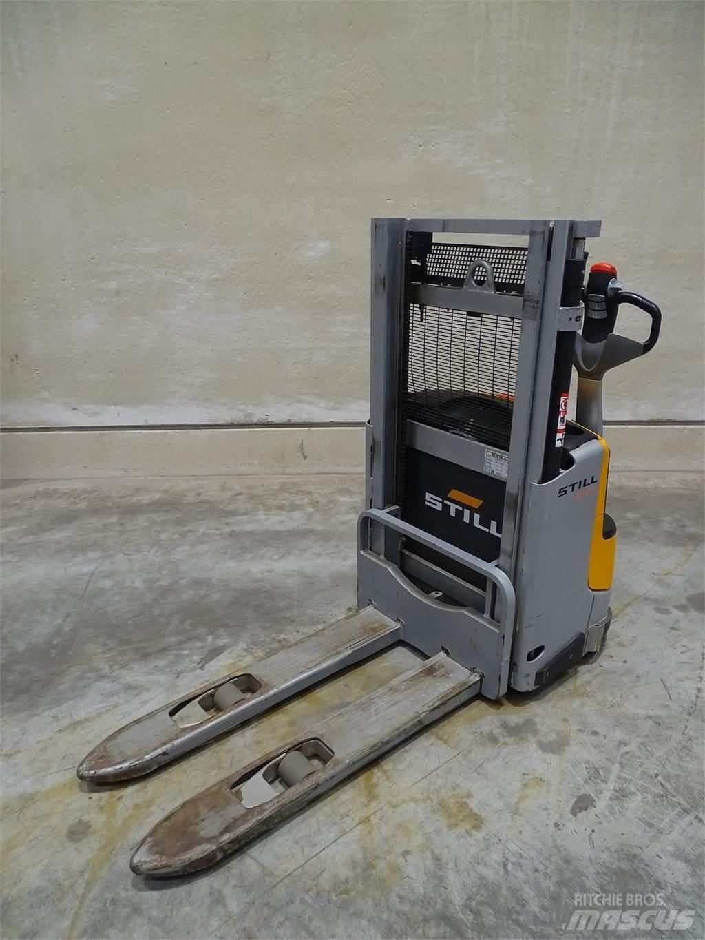 Still EXV10 Empilhador para operador externo