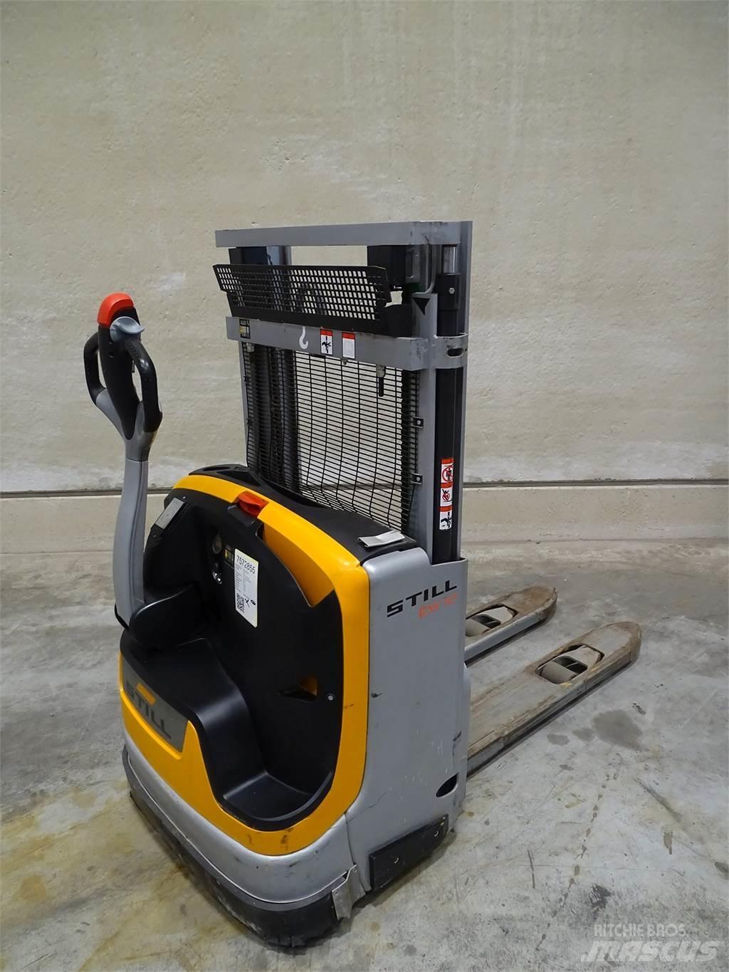 Still EXV10 Empilhador para operador externo