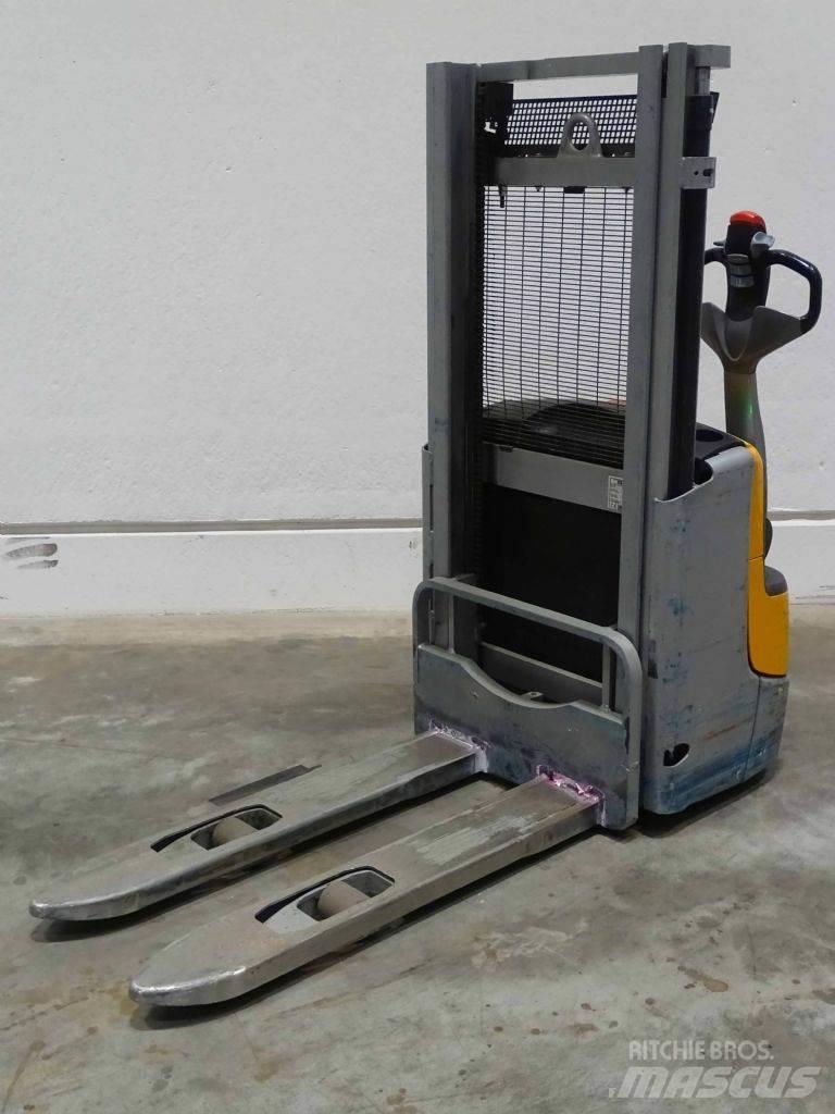 Still EXV10/LIION Empilhador para operador externo