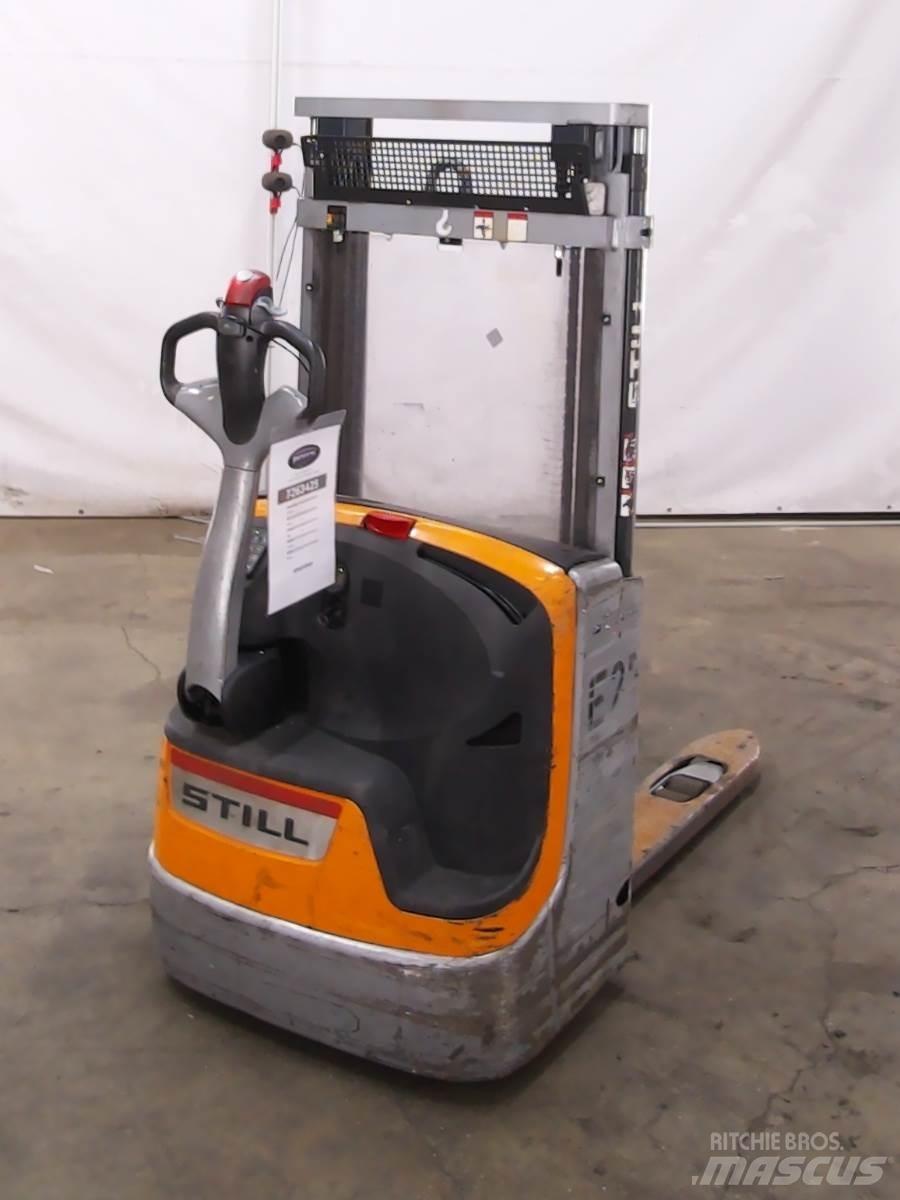 Still EXV12 Empilhador para operador externo