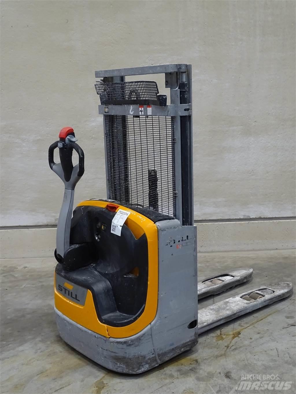 Still EXV12 Empilhador para operador externo