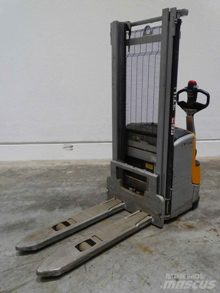 Still EXV14C Empilhador para operador externo