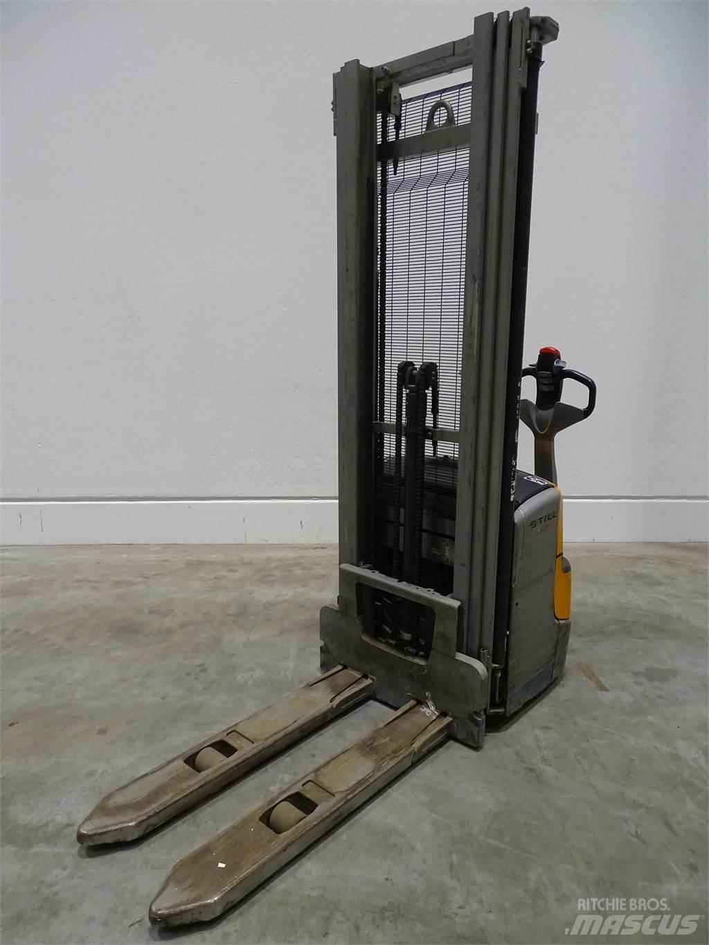 Still EXV14C Empilhador para operador externo