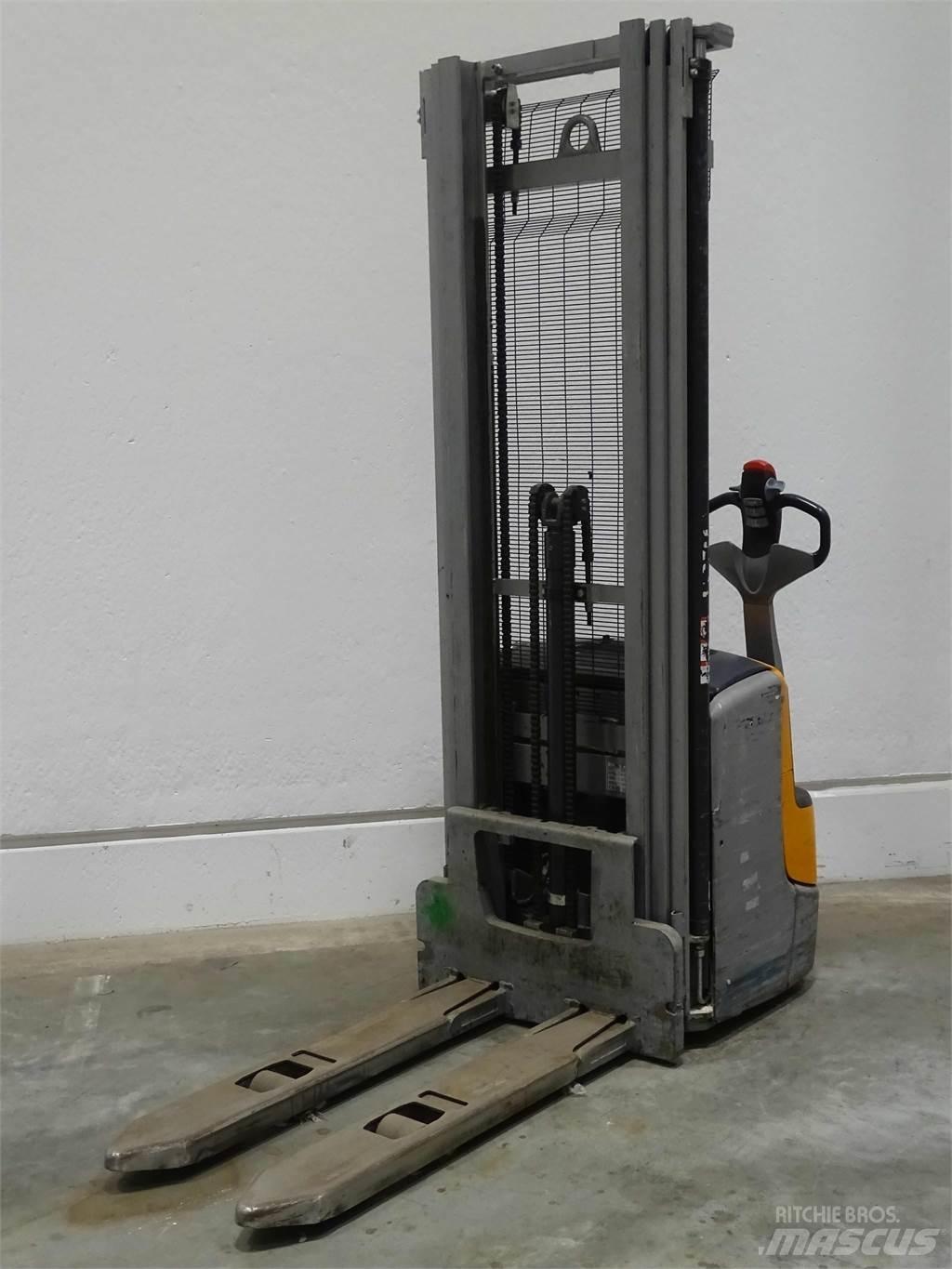 Still EXV14C Empilhador para operador externo