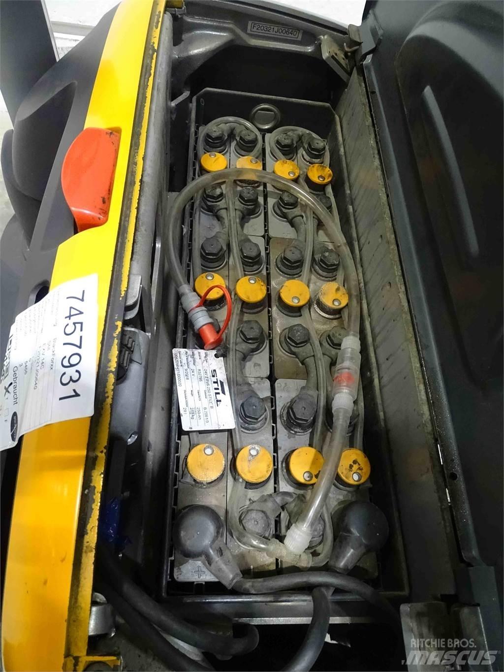 Still EXV14C Empilhador para operador externo