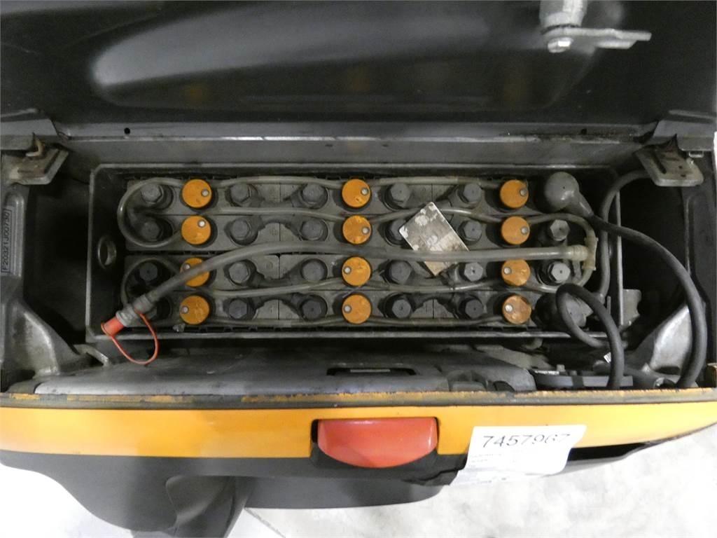 Still EXV14C Empilhador para operador externo