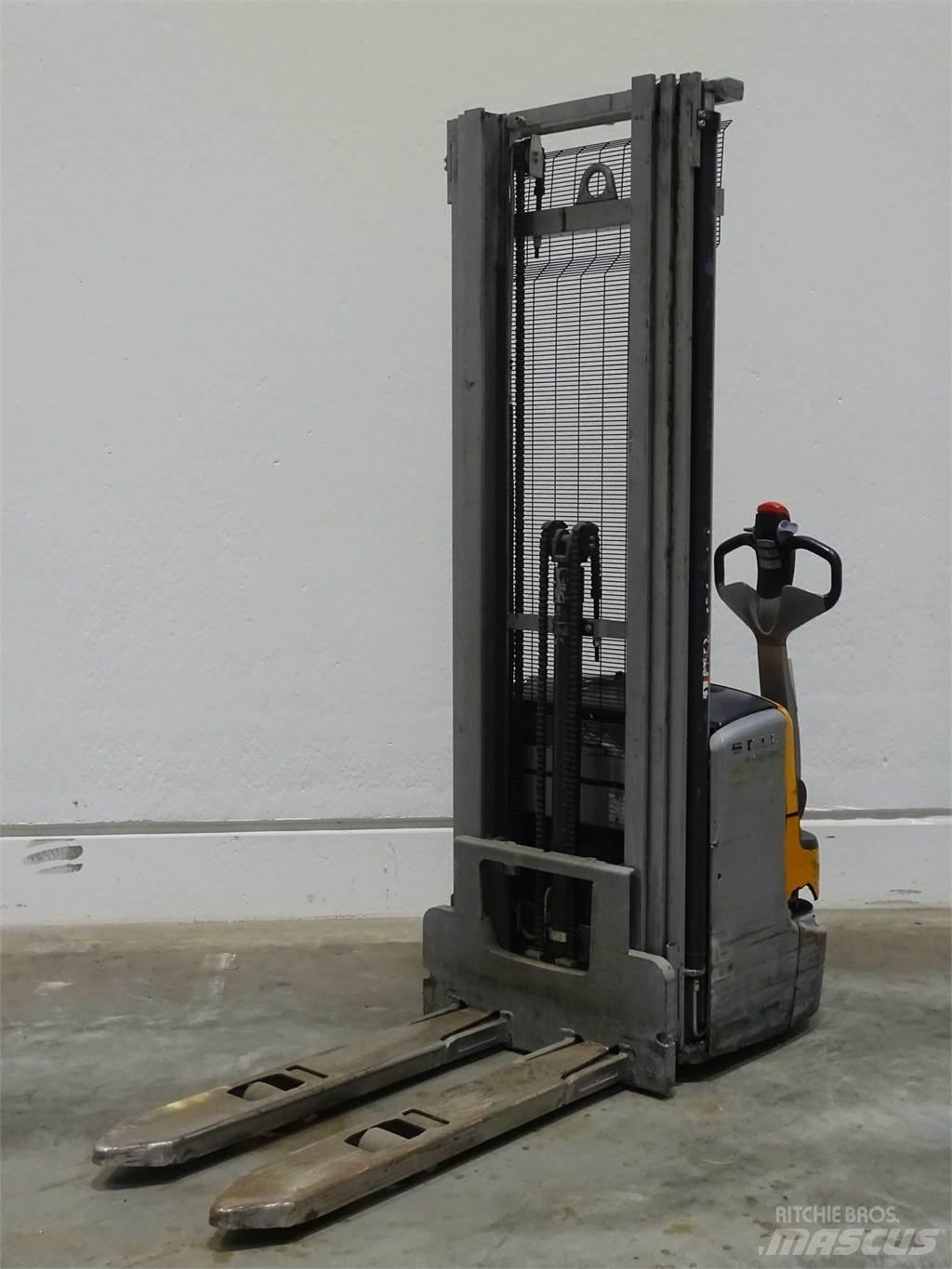 Still EXV14C Empilhador para operador externo