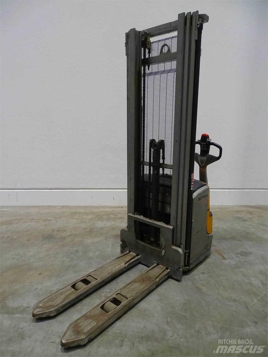 Still EXV14C Empilhador para operador externo