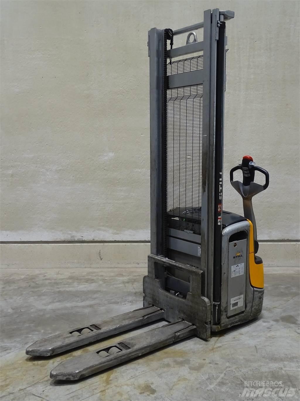 Still EXV14C Empilhador para operador externo