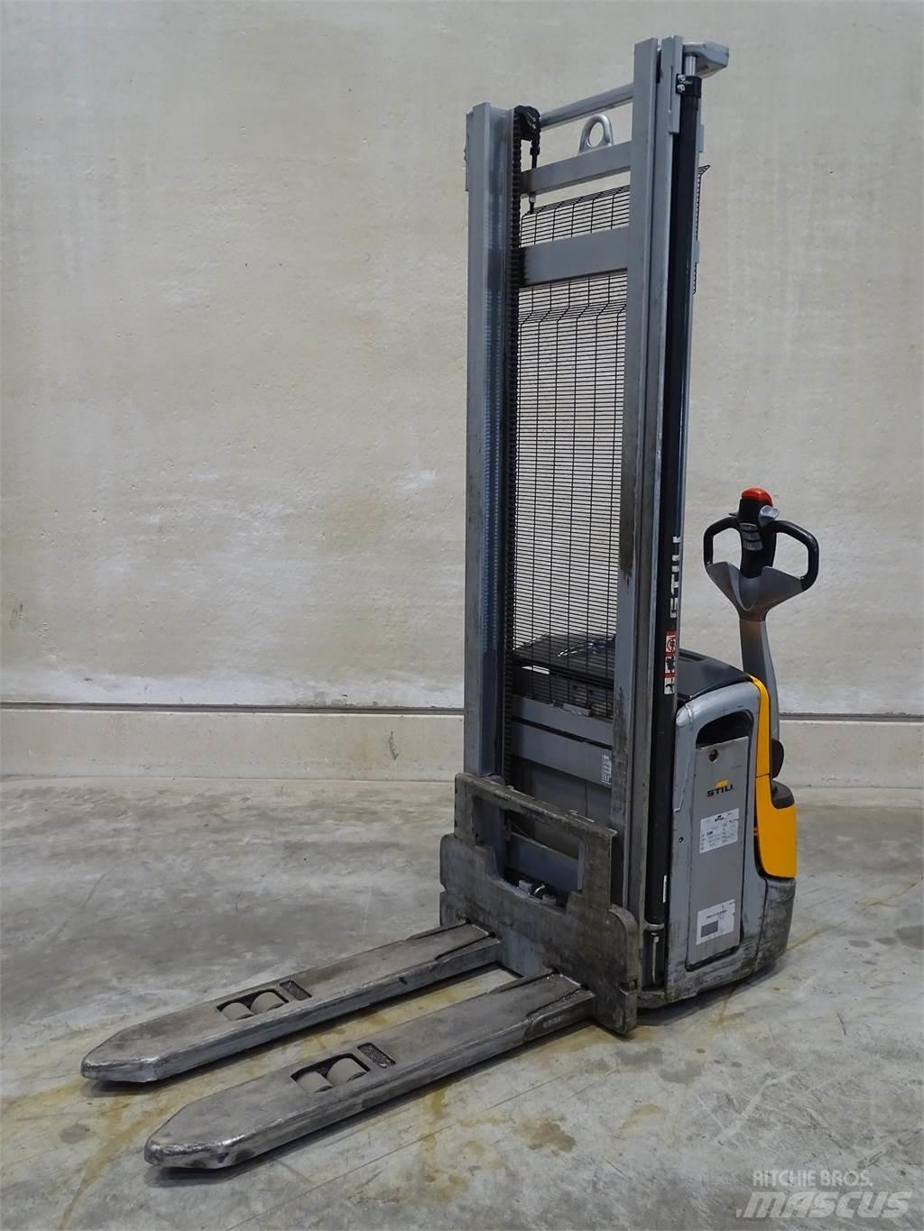 Still EXV14C Empilhador para operador externo