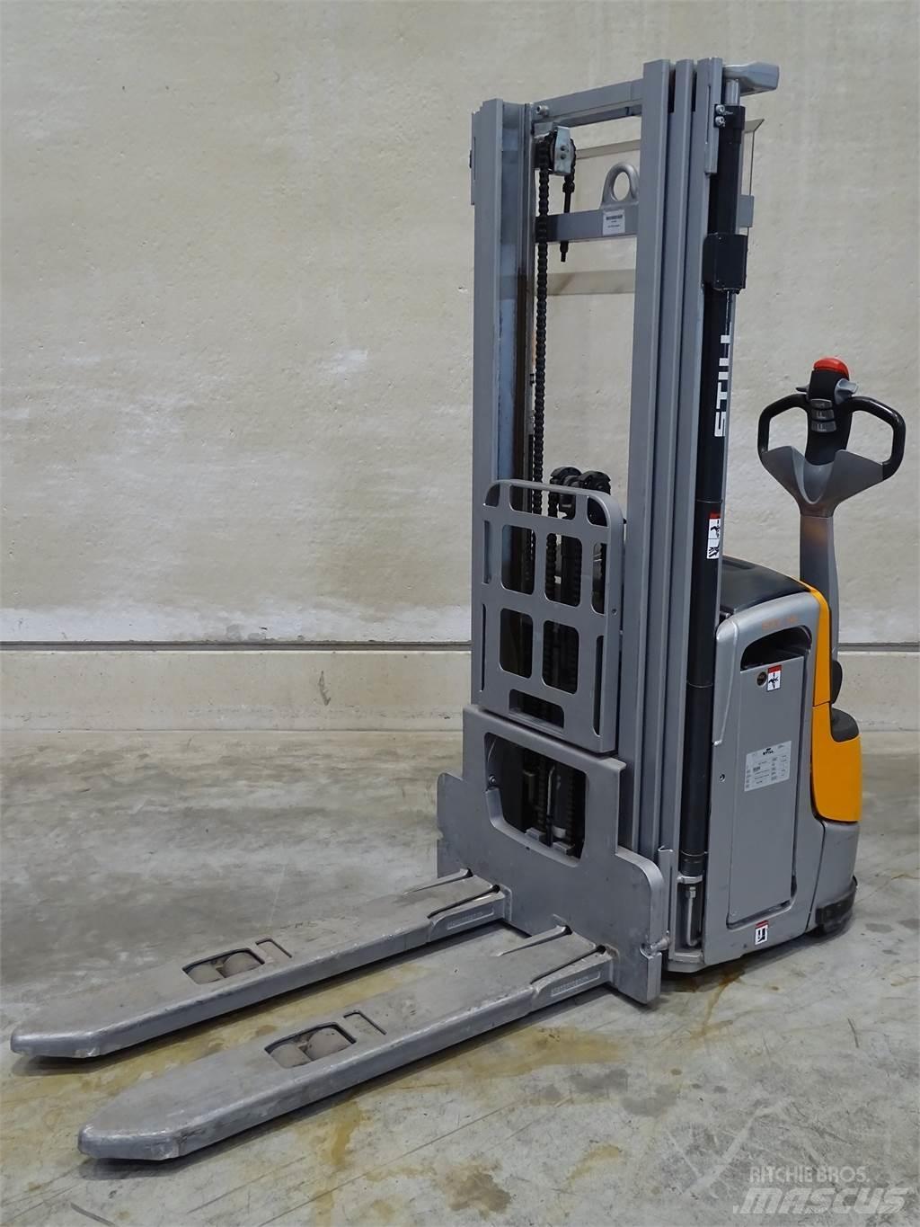Still EXV14C Empilhador para operador externo