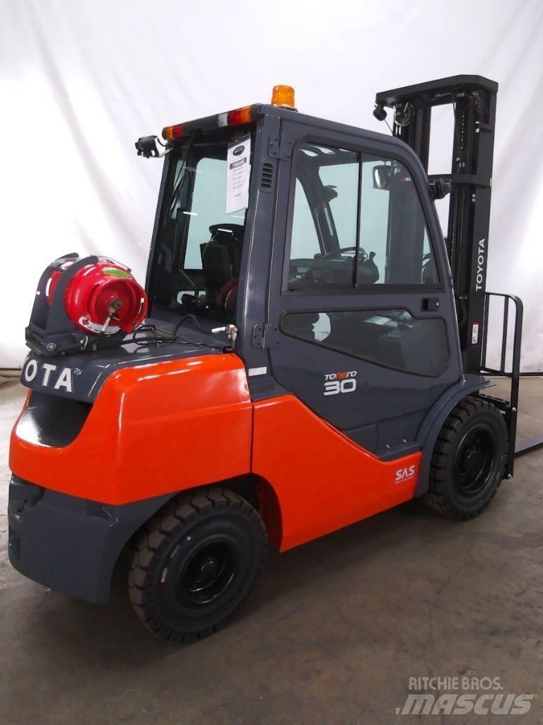 Toyota 02-8FGF30 Empilhadores a gás