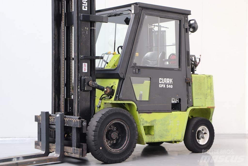 Clark GPX 40 Empilhadores a gás