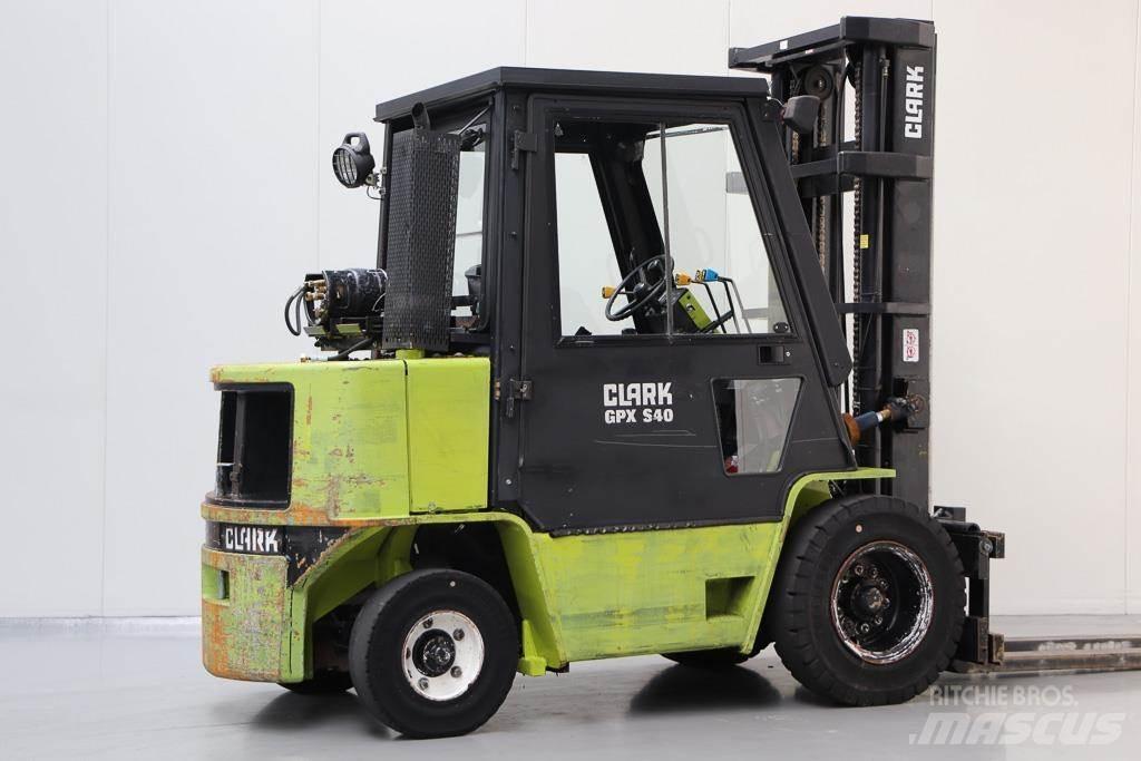 Clark GPX 40 Empilhadores a gás