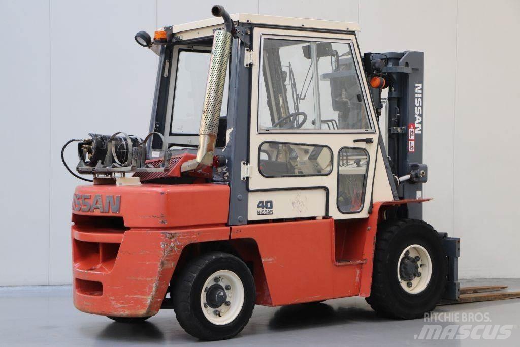 Nissan BF03A35U Empilhadores a gás