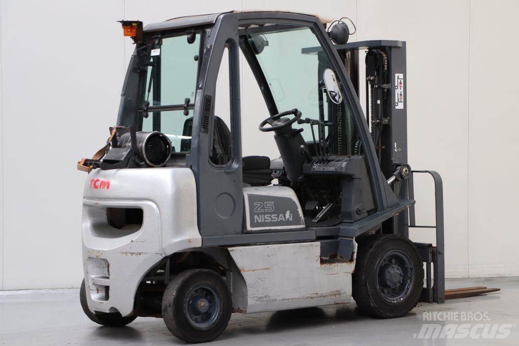 Nissan UD02A25PQ Empilhadores a gás