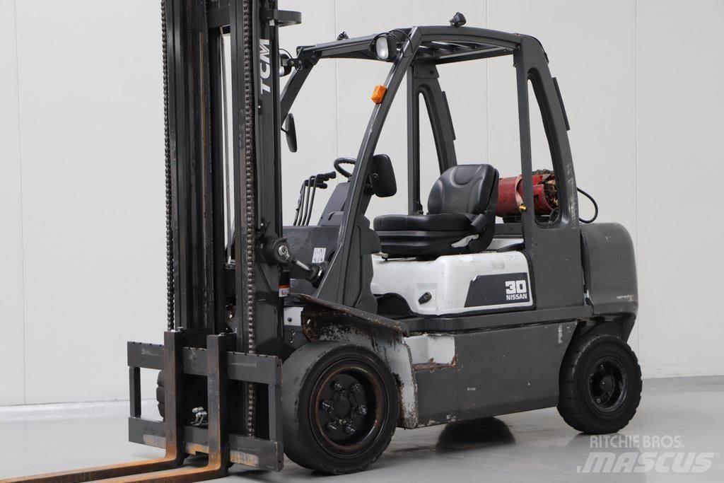Nissan UG1D2A30LQ Empilhadores a gás